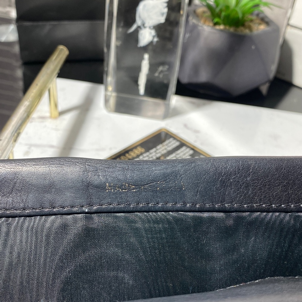 Authentic CHANEL Timeless CC Logo Caviar Leather Purse Wallet - Picture 10 of 17